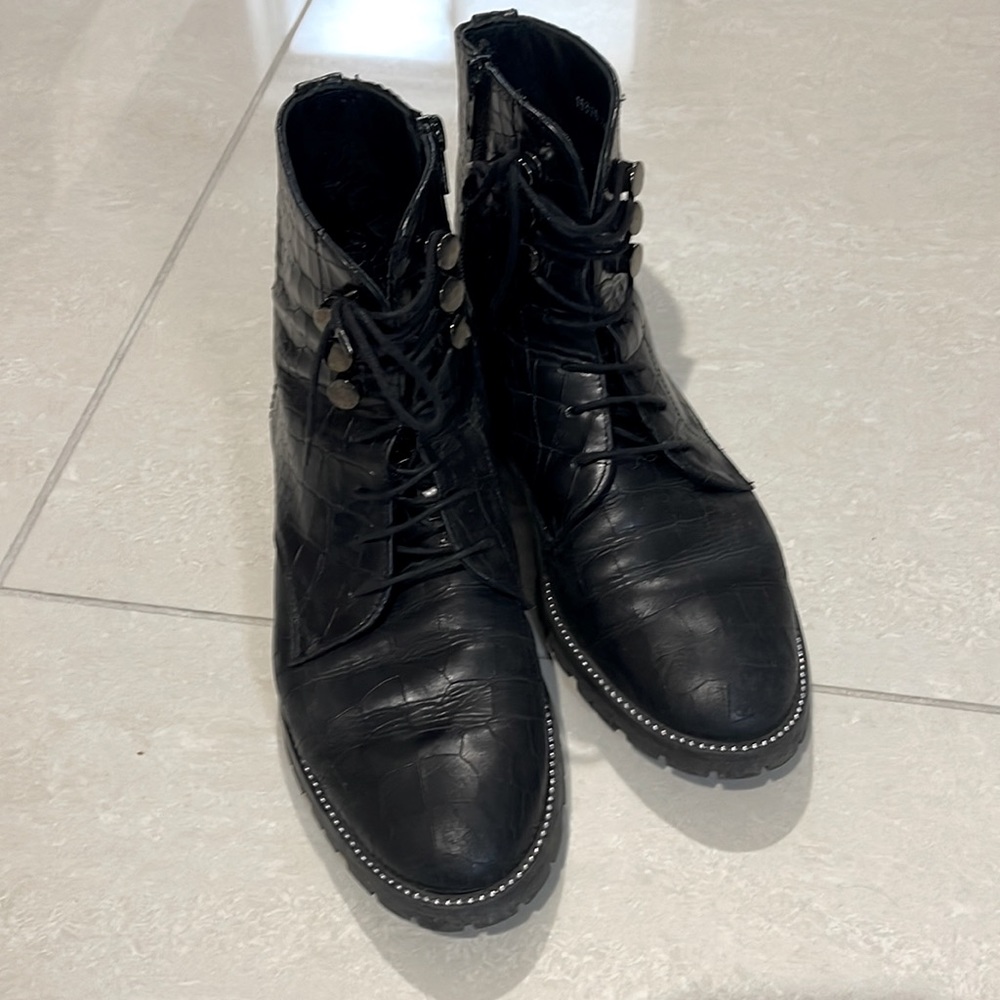 Genuine Italian leather booties